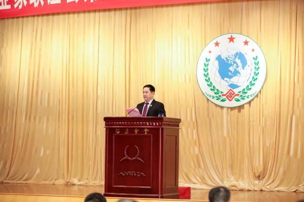 福建省中外企业家联谊会常务副会长陈建忠作《会费缴交与管理办法》的说明